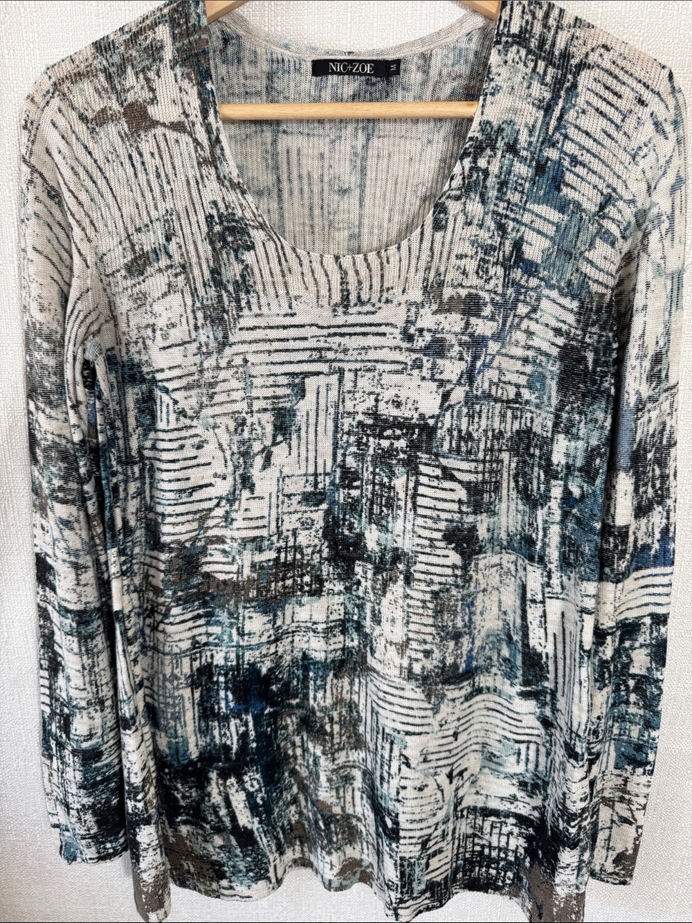Nic+Zoe‎ Abstract Print Lightweight Knit Sweater Top Blue Gray Artsy Sz Med - Picture 3 of 7